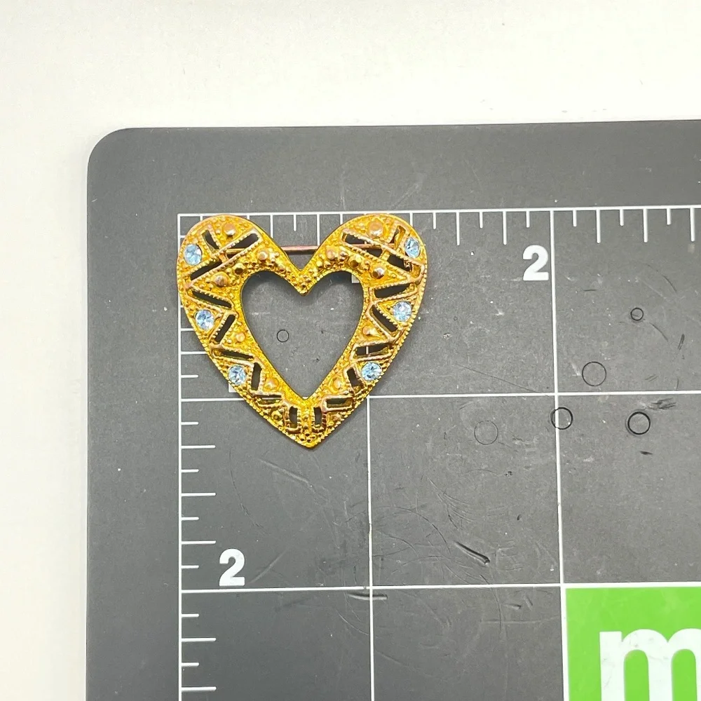 Vintage 1928 Brand & Unsigned Gold Tone Heart Pins Brooches - 2
